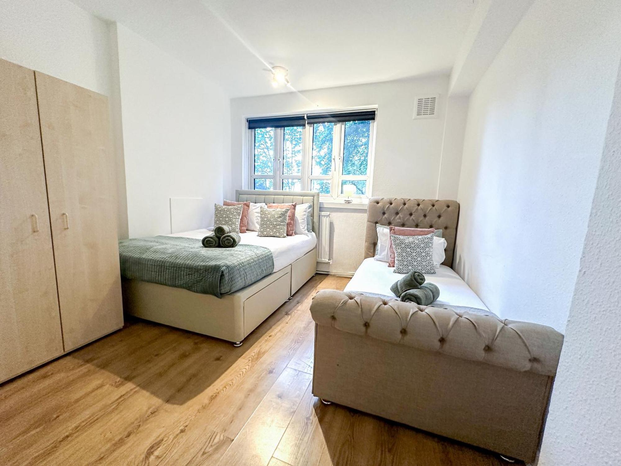 Vibrant 3 Bedrooms Flat With Private Balcony Near Finsbury Park, Wood Green Apartament