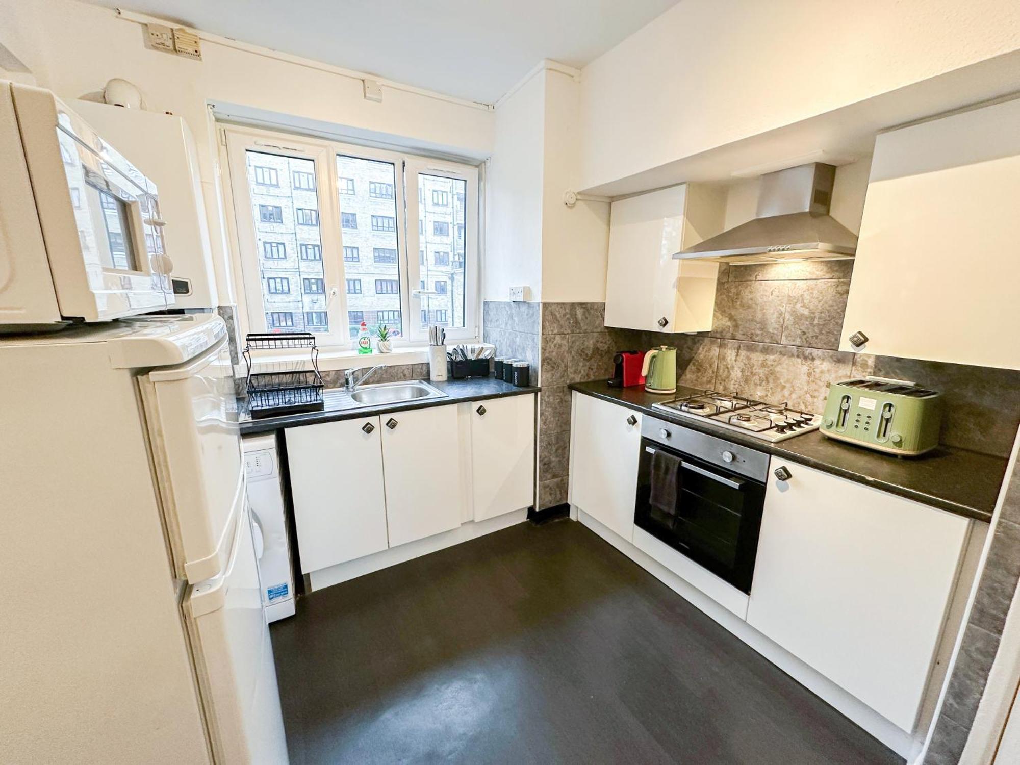 Vibrant 3 Bedrooms Flat With Private Balcony Near Finsbury Park, Wood Green Apartament Londra