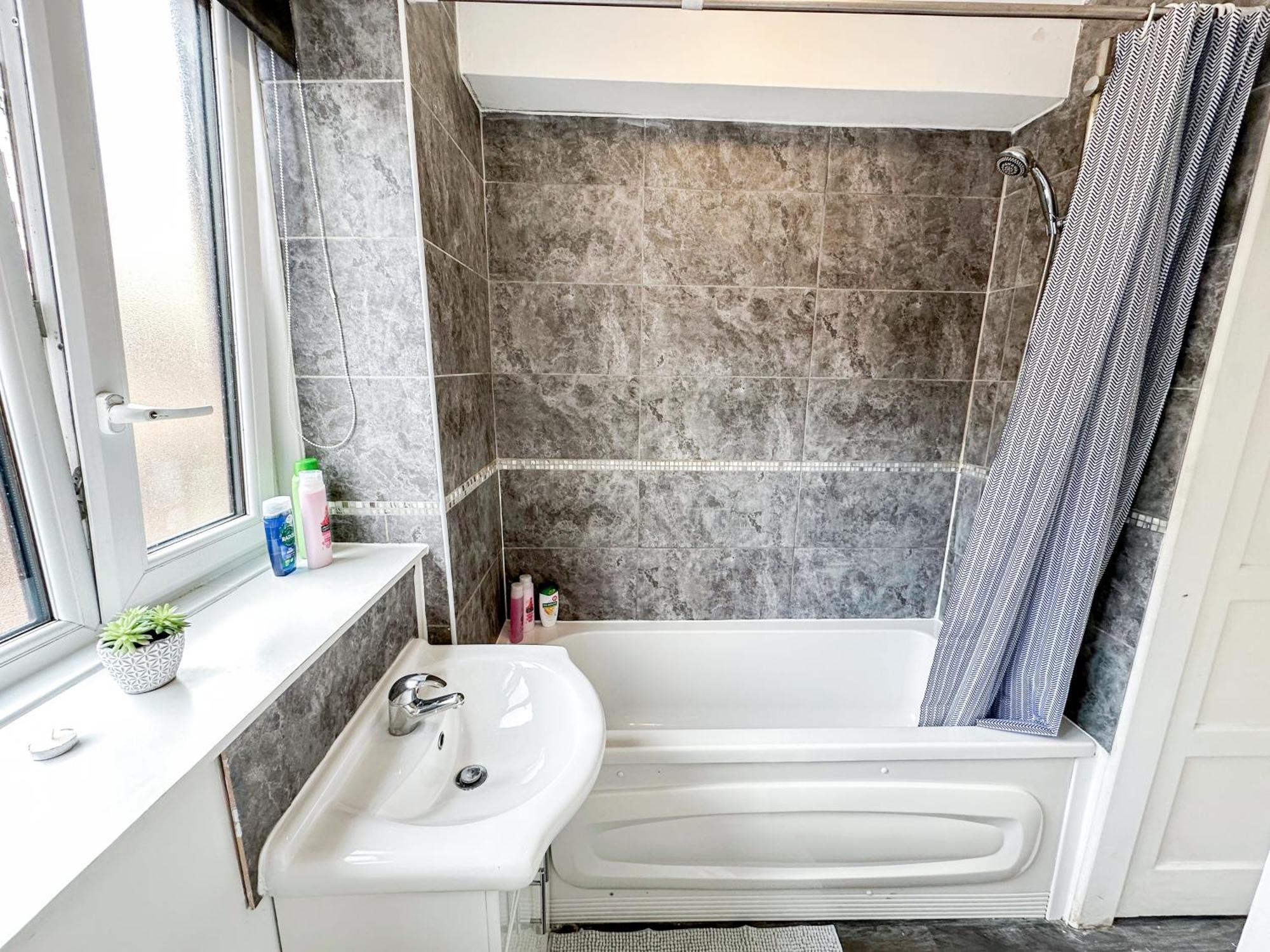 Apartament Vibrant 3 Bedrooms Flat With Private Balcony Near Finsbury Park, Wood Green Londra